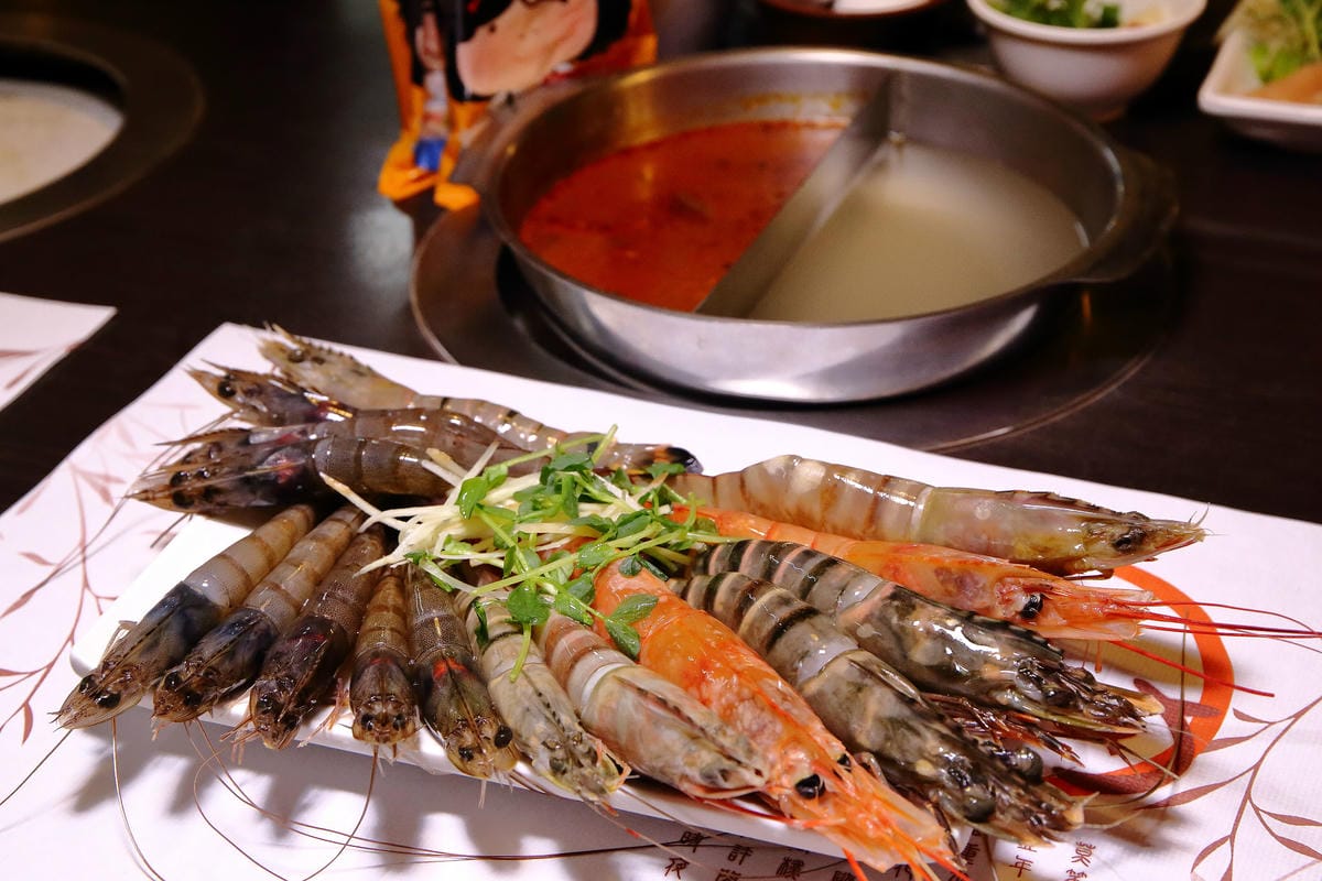 【食。台北】柳村一品鍋～信義區火鍋。想吃鍋不用揪人，單身也能開心吃，一個人隨時都可以品嚐到美味的鴛鴦鍋！