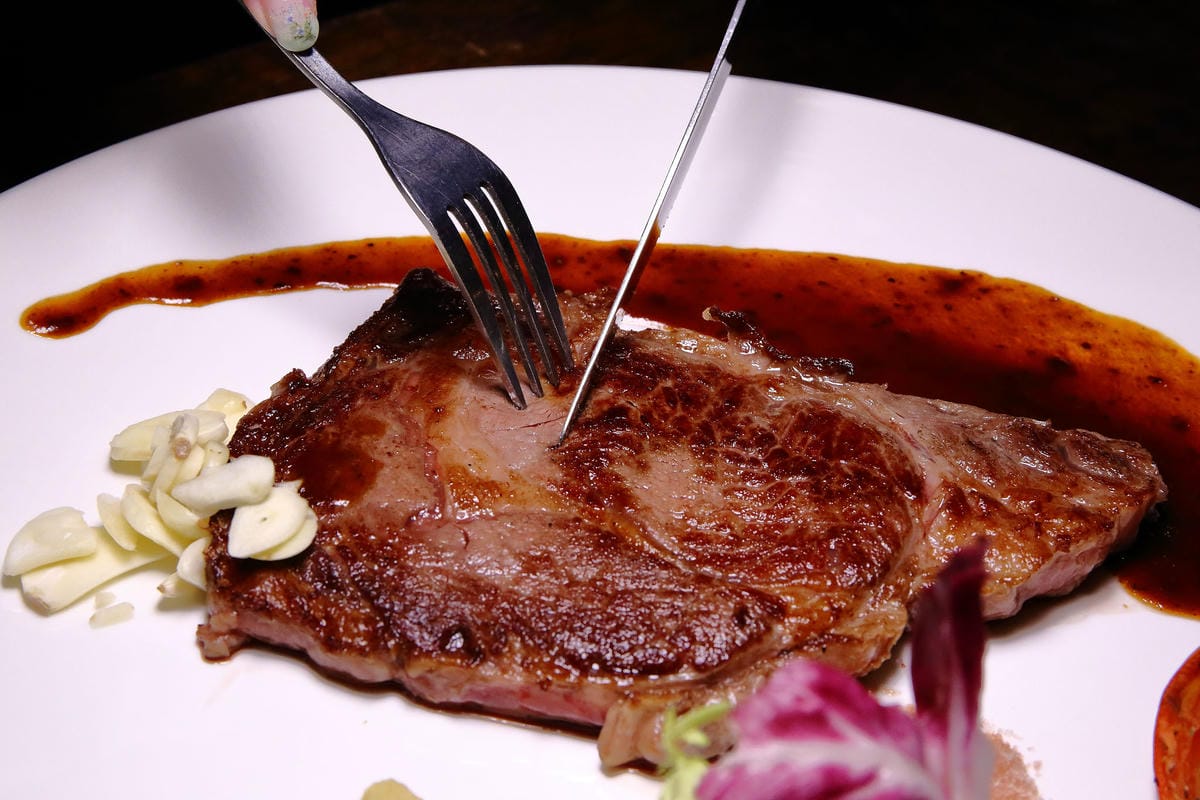 【食+遊。苗栗】漫步雲端森林廚房～三義景觀餐廳。森林X城堡浪漫秘境！『季節限定』與螢火蟲滿天共舞！（寵物友善餐廳）　