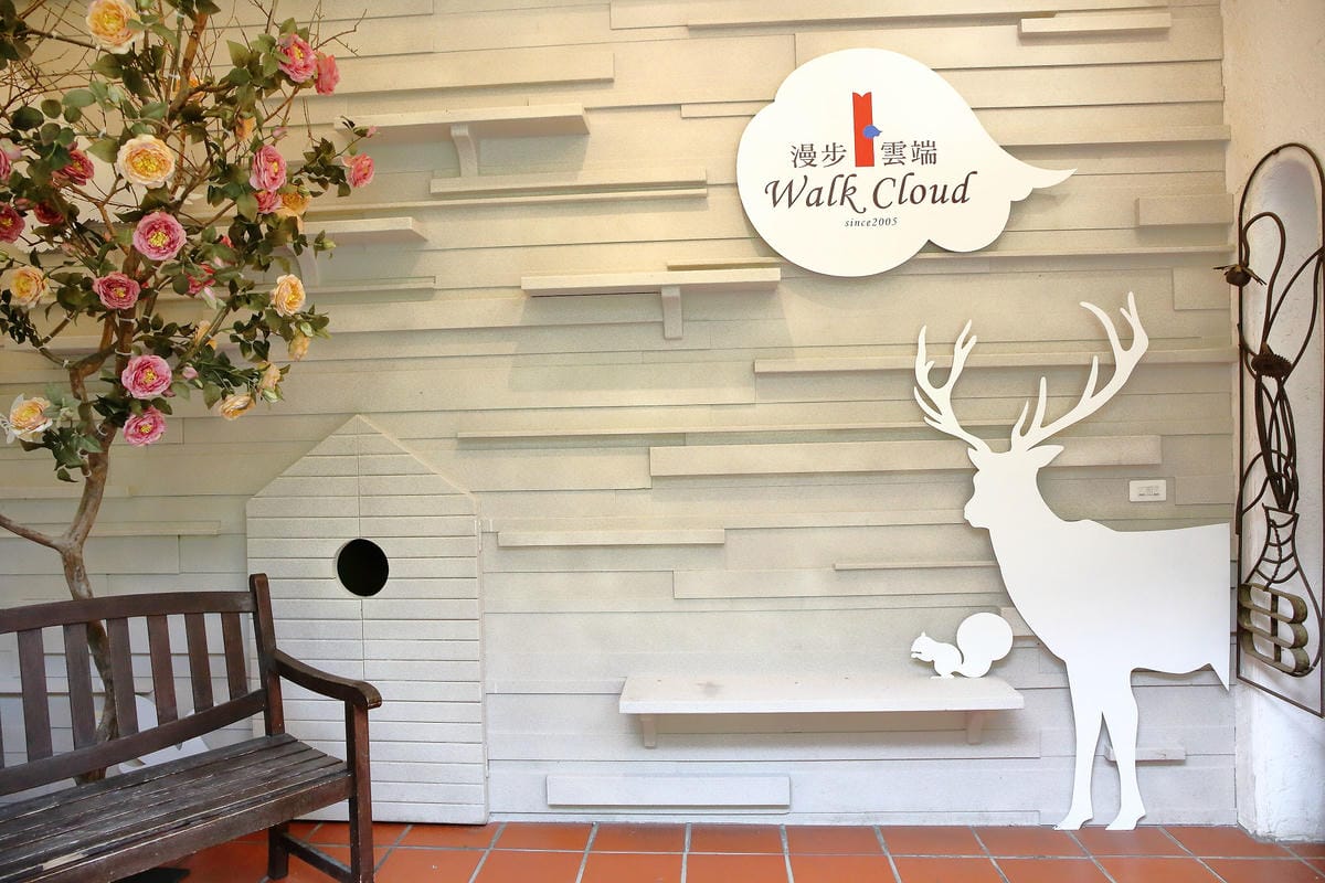 【食+遊。苗栗】漫步雲端森林廚房～三義景觀餐廳。森林X城堡浪漫秘境！『季節限定』與螢火蟲滿天共舞！（寵物友善餐廳）　