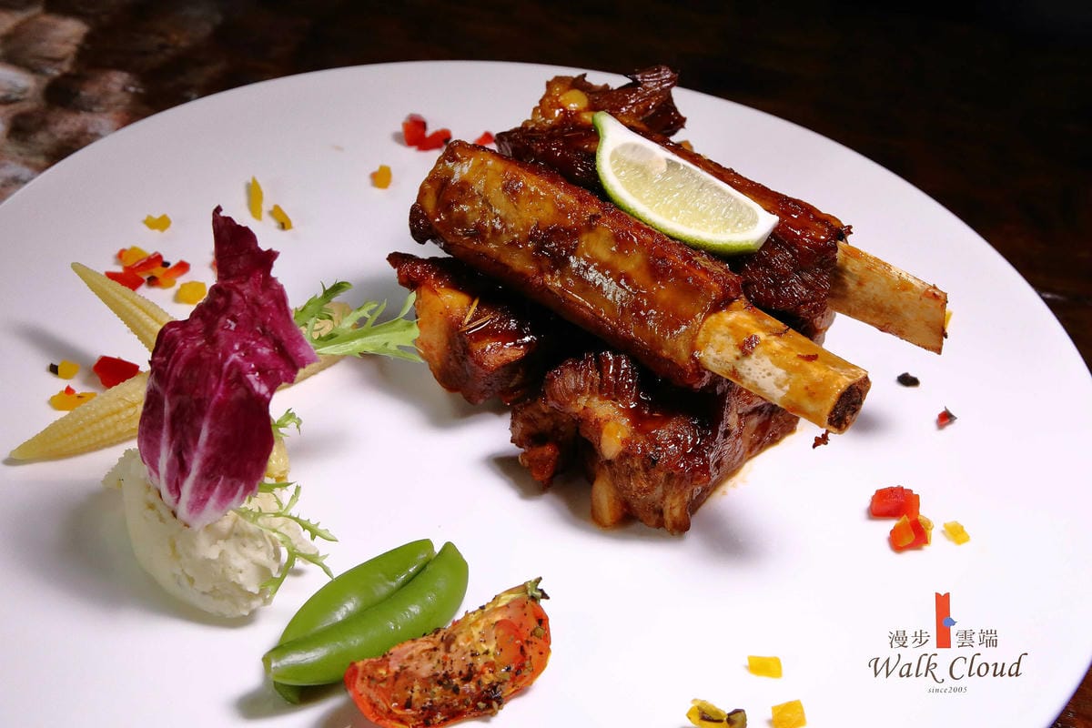 【食+遊。苗栗】漫步雲端森林廚房～三義景觀餐廳。森林X城堡浪漫秘境！『季節限定』與螢火蟲滿天共舞！（寵物友善餐廳）　