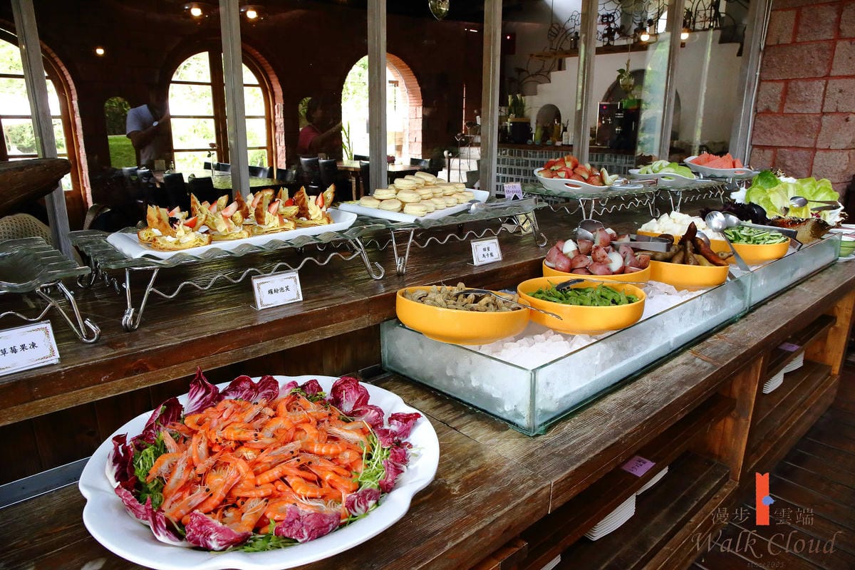 【食+遊。苗栗】漫步雲端森林廚房～三義景觀餐廳。森林X城堡浪漫秘境！『季節限定』與螢火蟲滿天共舞！（寵物友善餐廳）　