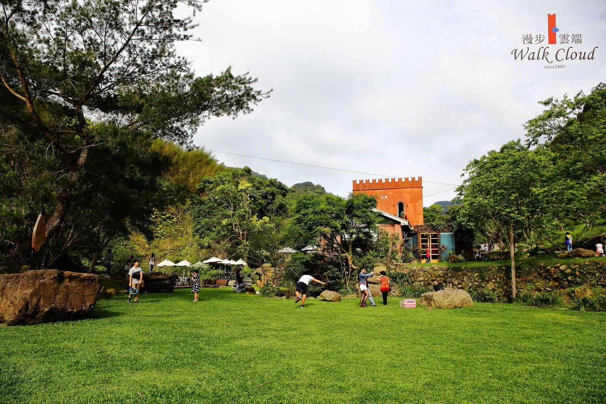【食+遊。苗栗】漫步雲端森林廚房～三義景觀餐廳。森林X城堡浪漫秘境！『季節限定』與螢火蟲滿天共舞！（寵物友善餐廳）　