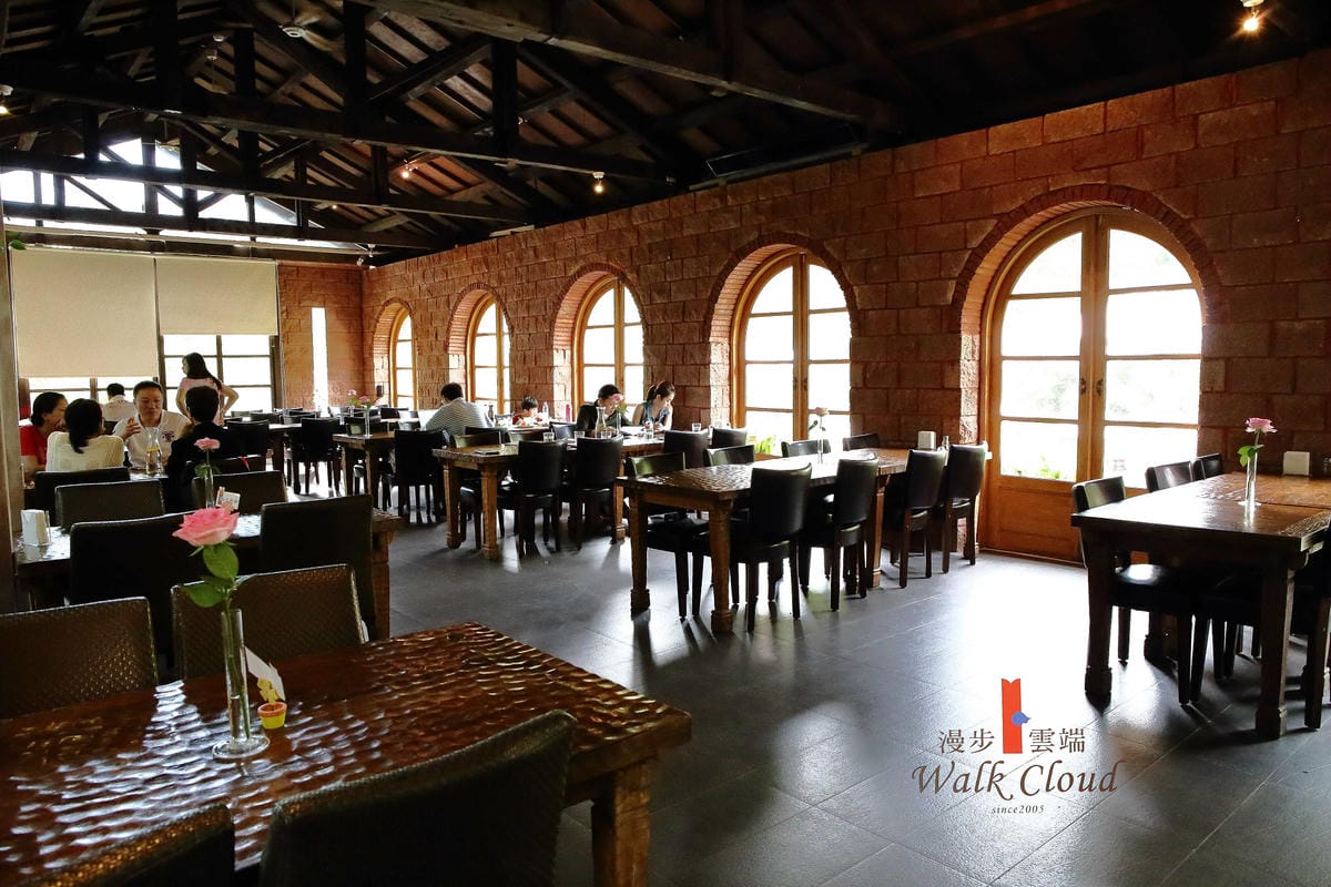 【食+遊。苗栗】漫步雲端森林廚房～三義景觀餐廳。森林X城堡浪漫秘境！『季節限定』與螢火蟲滿天共舞！（寵物友善餐廳）　