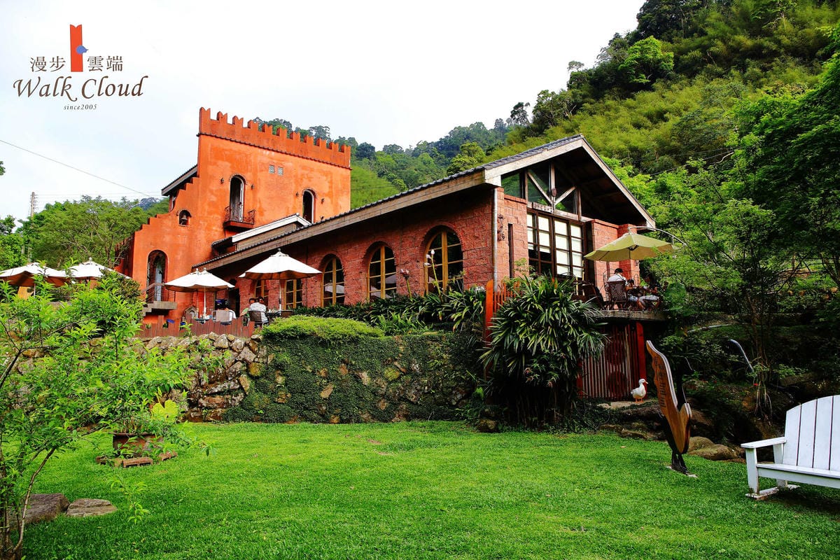 【食+遊。苗栗】漫步雲端森林廚房～三義景觀餐廳。森林X城堡浪漫秘境！『季節限定』與螢火蟲滿天共舞！（寵物友善餐廳）　