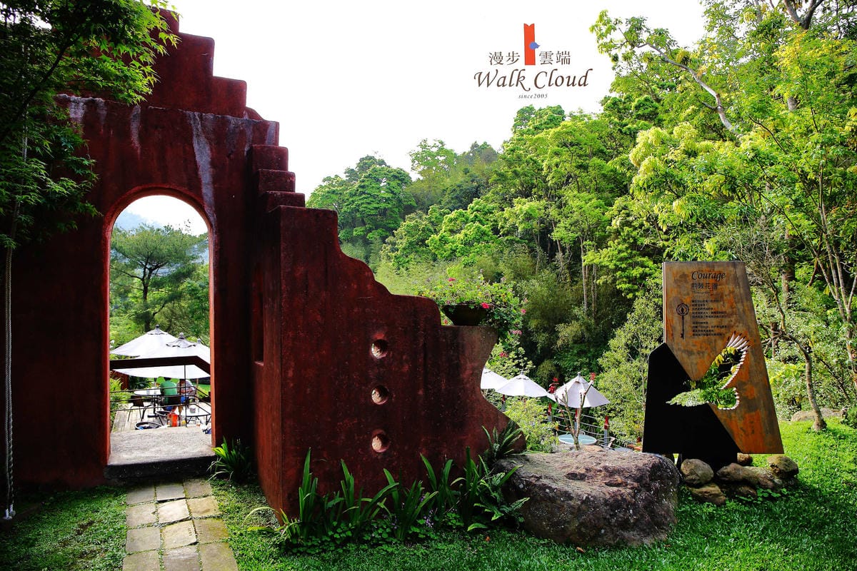 【食+遊。苗栗】漫步雲端森林廚房～三義景觀餐廳。森林X城堡浪漫秘境！『季節限定』與螢火蟲滿天共舞！（寵物友善餐廳）　