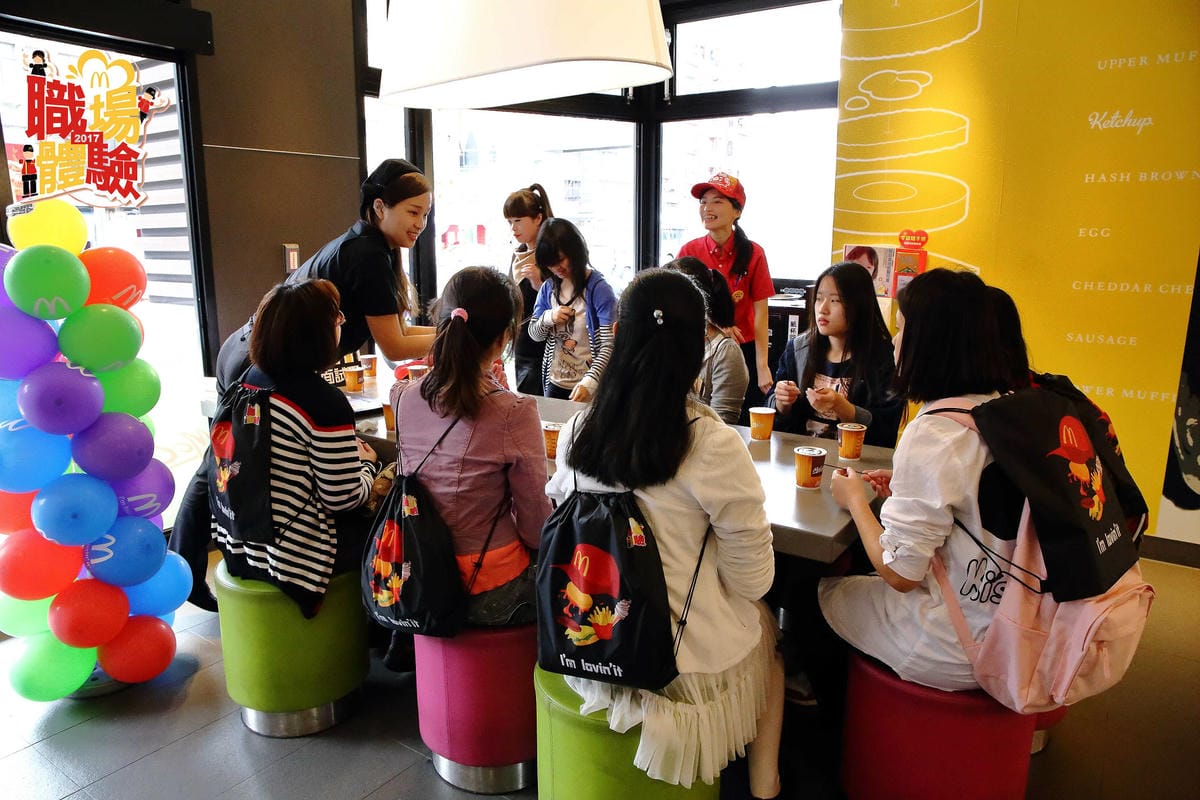 【體驗分享】全台麥當勞【1站式職場體驗】工作環境大公開～麥當勞職場體驗心得。麥當勞打工 / 1站式職場體驗 / 工作福利，最夯打工、實習職缺，讓您了解求職權益等資訊！