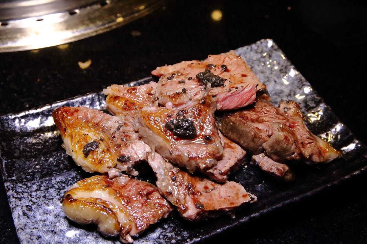 【食。內湖】帝一 帝王蟹海鮮/黑毛牛/伊比利豬 頂級燒烤吃到飽～烤肉也能很享受！頂級食材”小鮮肉”幫你烤！