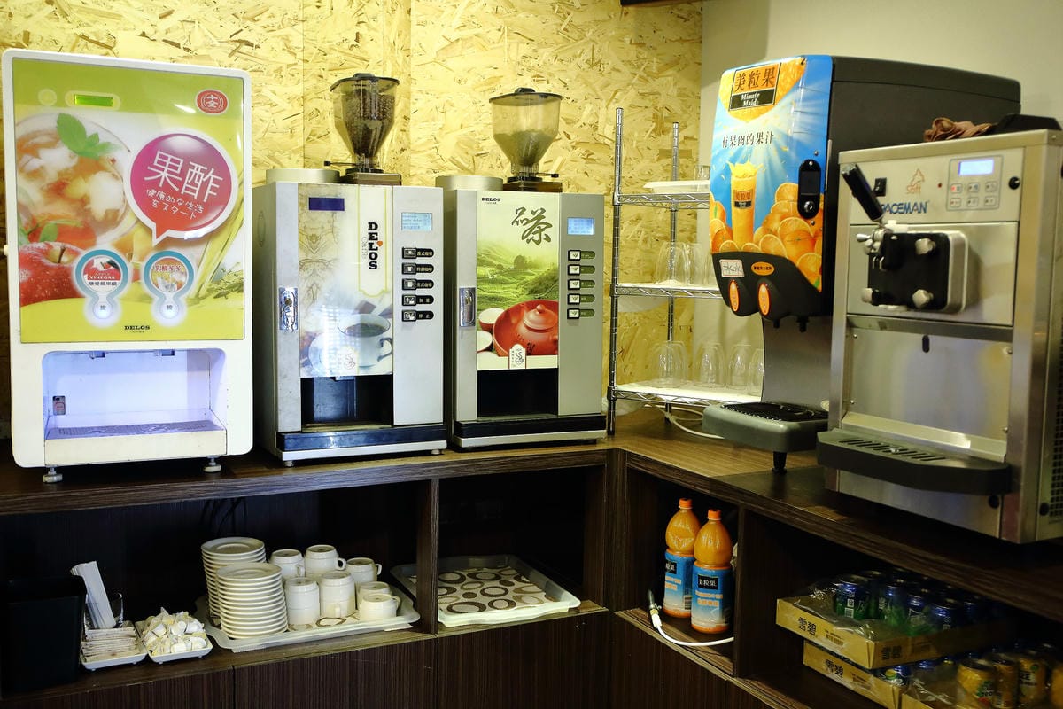 【食。內湖】帝一 帝王蟹海鮮/黑毛牛/伊比利豬 頂級燒烤吃到飽～烤肉也能很享受！頂級食材”小鮮肉”幫你烤！