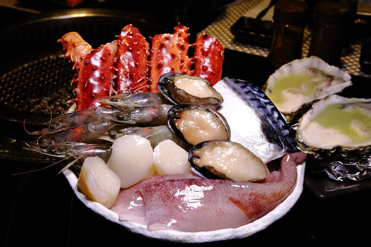 【食。內湖】帝一 帝王蟹海鮮/黑毛牛/伊比利豬 頂級燒烤吃到飽～烤肉也能很享受！頂級食材”小鮮肉”幫你烤！