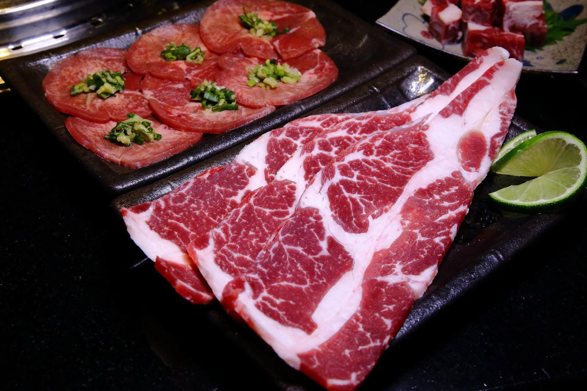 【食。內湖】帝一 帝王蟹海鮮/黑毛牛/伊比利豬 頂級燒烤吃到飽～烤肉也能很享受！頂級食材”小鮮肉”幫你烤！