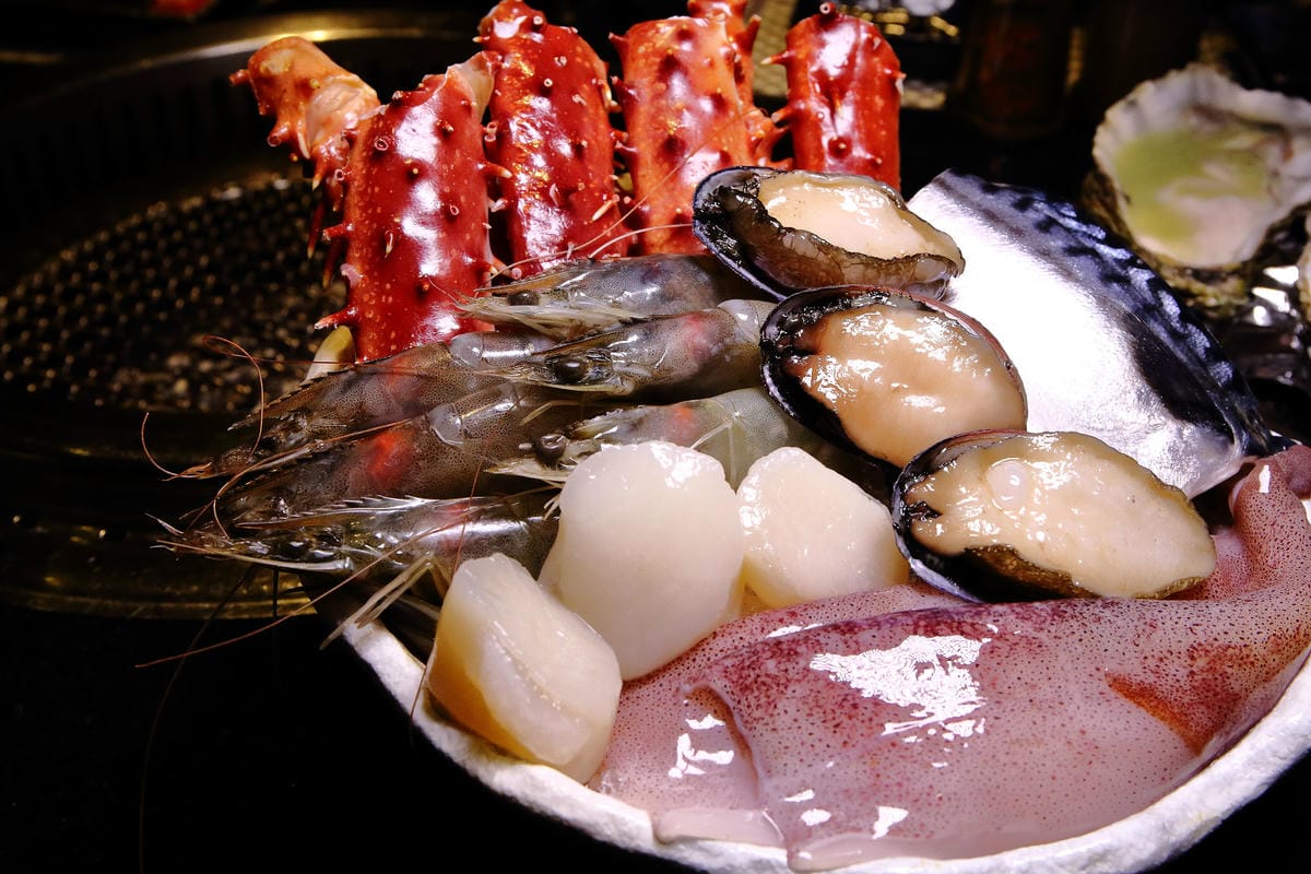 【食。內湖】帝一 帝王蟹海鮮/黑毛牛/伊比利豬 頂級燒烤吃到飽～烤肉也能很享受！頂級食材”小鮮肉”幫你烤！