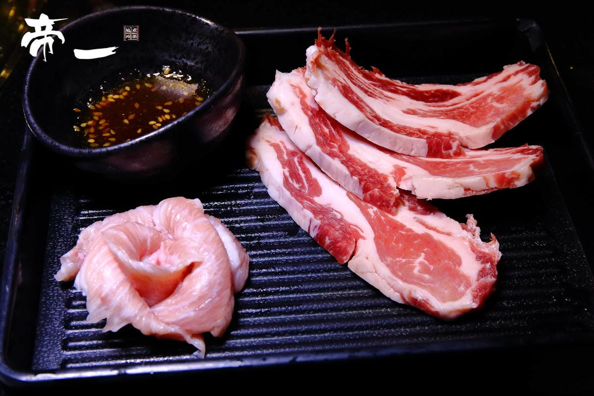 【食。內湖】帝一 帝王蟹海鮮/黑毛牛/伊比利豬 頂級燒烤吃到飽～烤肉也能很享受！頂級食材”小鮮肉”幫你烤！