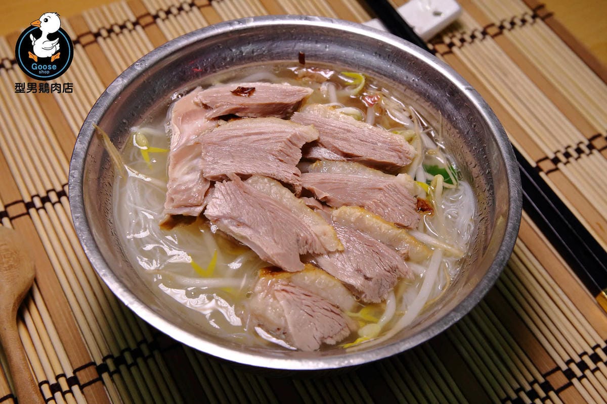 【食。永和】型男鵝肉店～永和在地人狂推，巷弄裡一吃就愛上的美味！煙燻鵝肉Q彈香甜，只要150元型男鵝肉送到你家！外送！懶人必須！