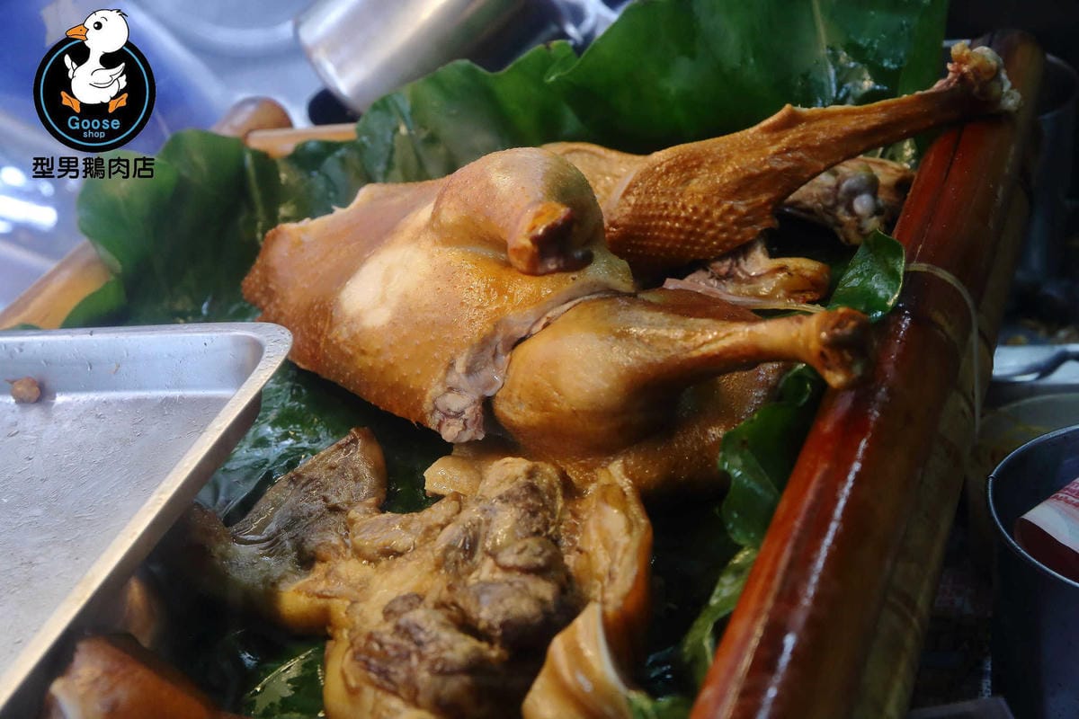 【食。永和】型男鵝肉店～永和在地人狂推，巷弄裡一吃就愛上的美味！煙燻鵝肉Q彈香甜，只要150元型男鵝肉送到你家！外送！懶人必須！