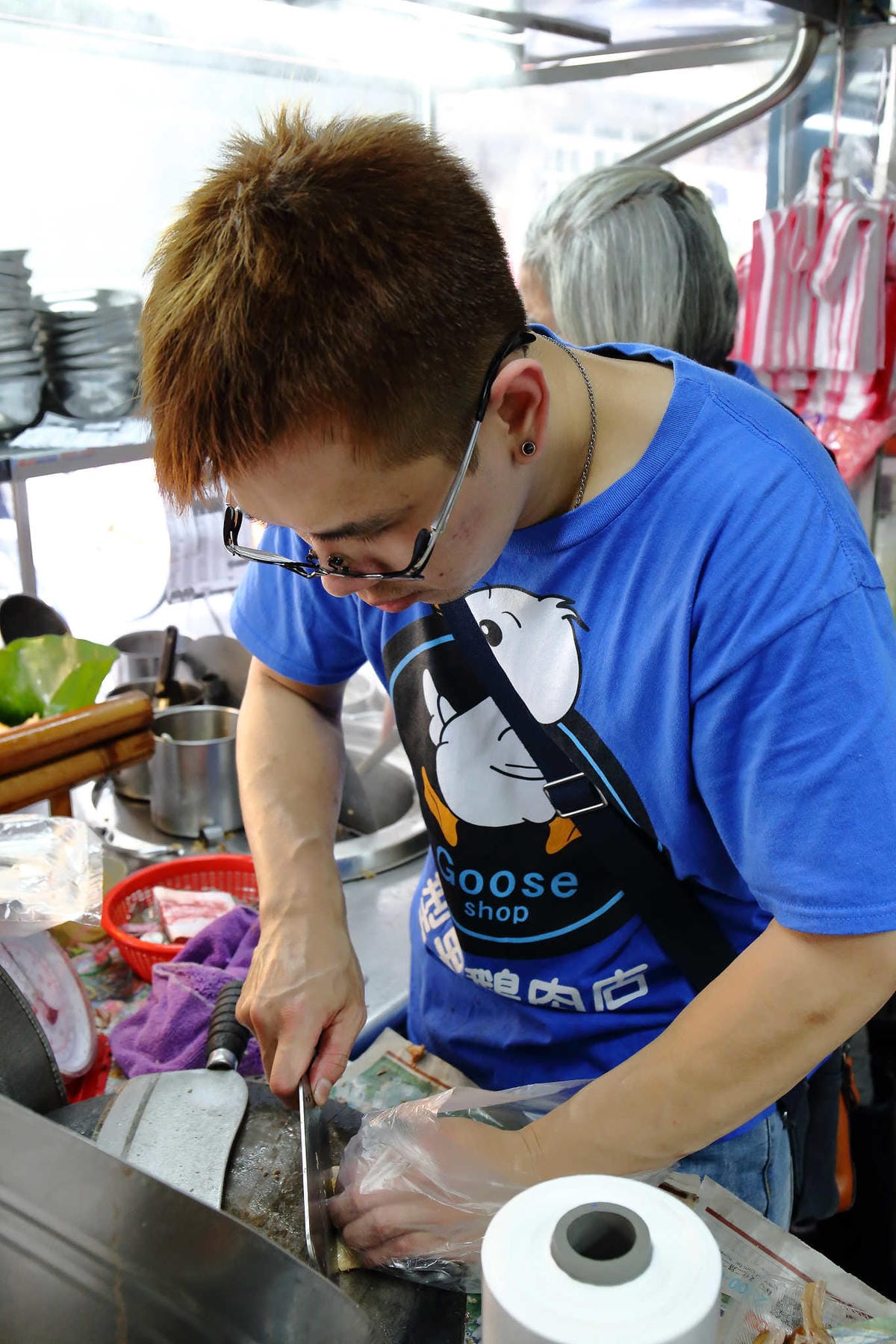 【食。永和】型男鵝肉店～永和在地人狂推，巷弄裡一吃就愛上的美味！煙燻鵝肉Q彈香甜，只要150元型男鵝肉送到你家！外送！懶人必須！