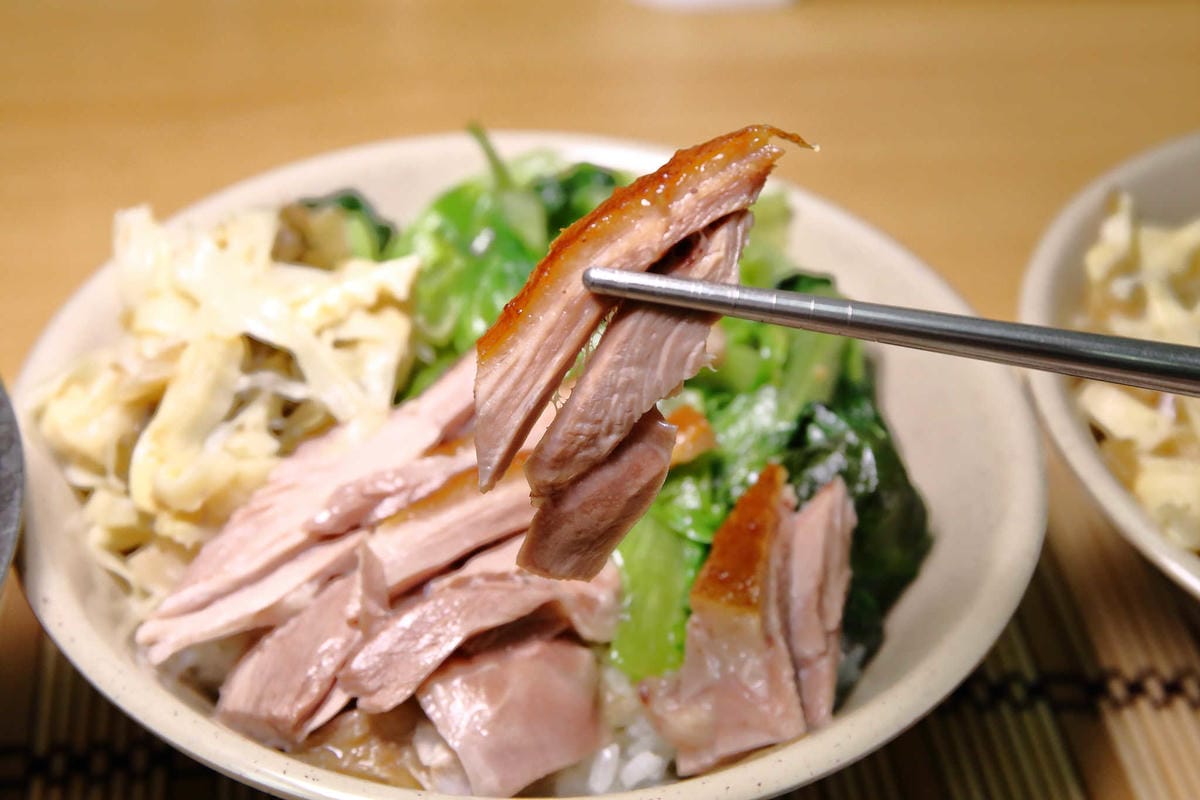 【食。永和】型男鵝肉店～永和在地人狂推，巷弄裡一吃就愛上的美味！煙燻鵝肉Q彈香甜，只要150元型男鵝肉送到你家！外送！懶人必須！