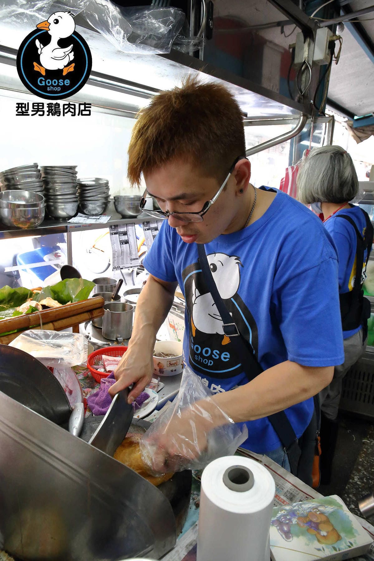 【食。永和】型男鵝肉店～永和在地人狂推，巷弄裡一吃就愛上的美味！煙燻鵝肉Q彈香甜，只要150元型男鵝肉送到你家！外送！懶人必須！