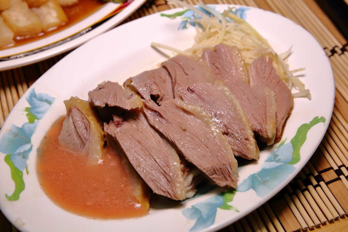 【食。永和】型男鵝肉店～永和在地人狂推，巷弄裡一吃就愛上的美味！煙燻鵝肉Q彈香甜，只要150元型男鵝肉送到你家！外送！懶人必須！