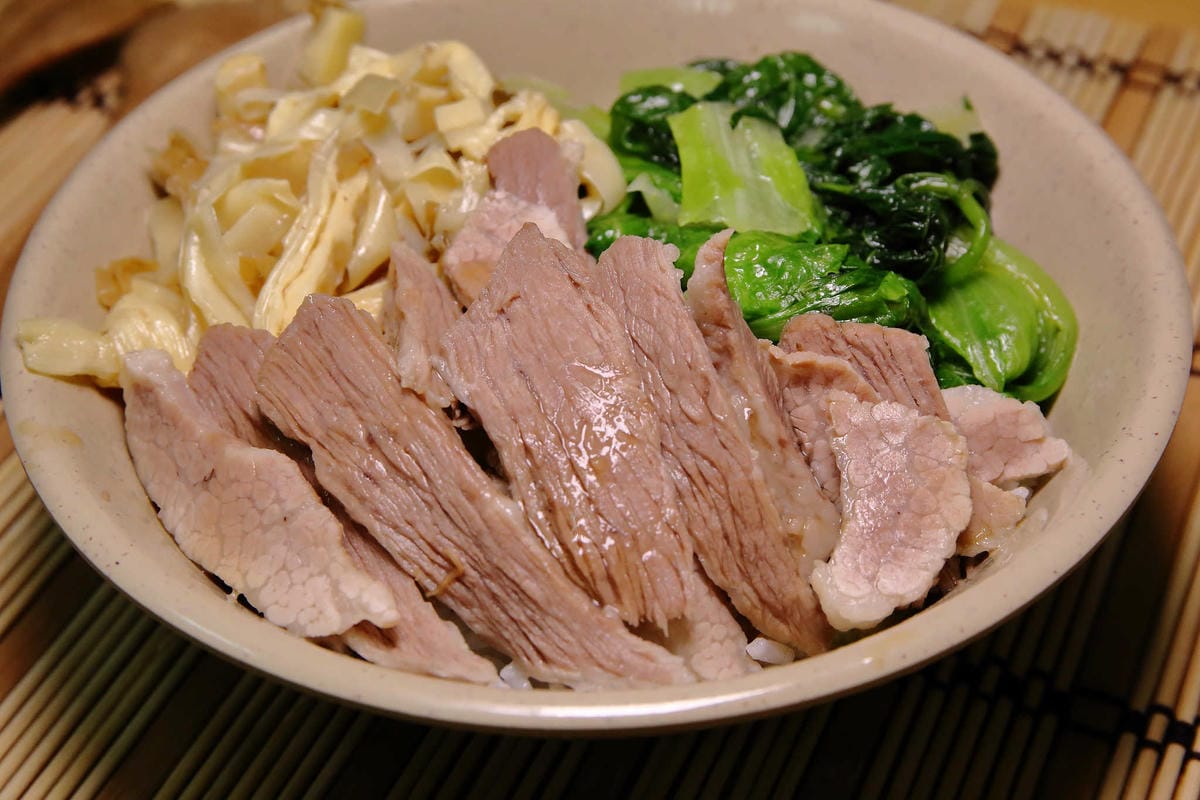 【食。永和】型男鵝肉店～永和在地人狂推，巷弄裡一吃就愛上的美味！煙燻鵝肉Q彈香甜，只要150元型男鵝肉送到你家！外送！懶人必須！