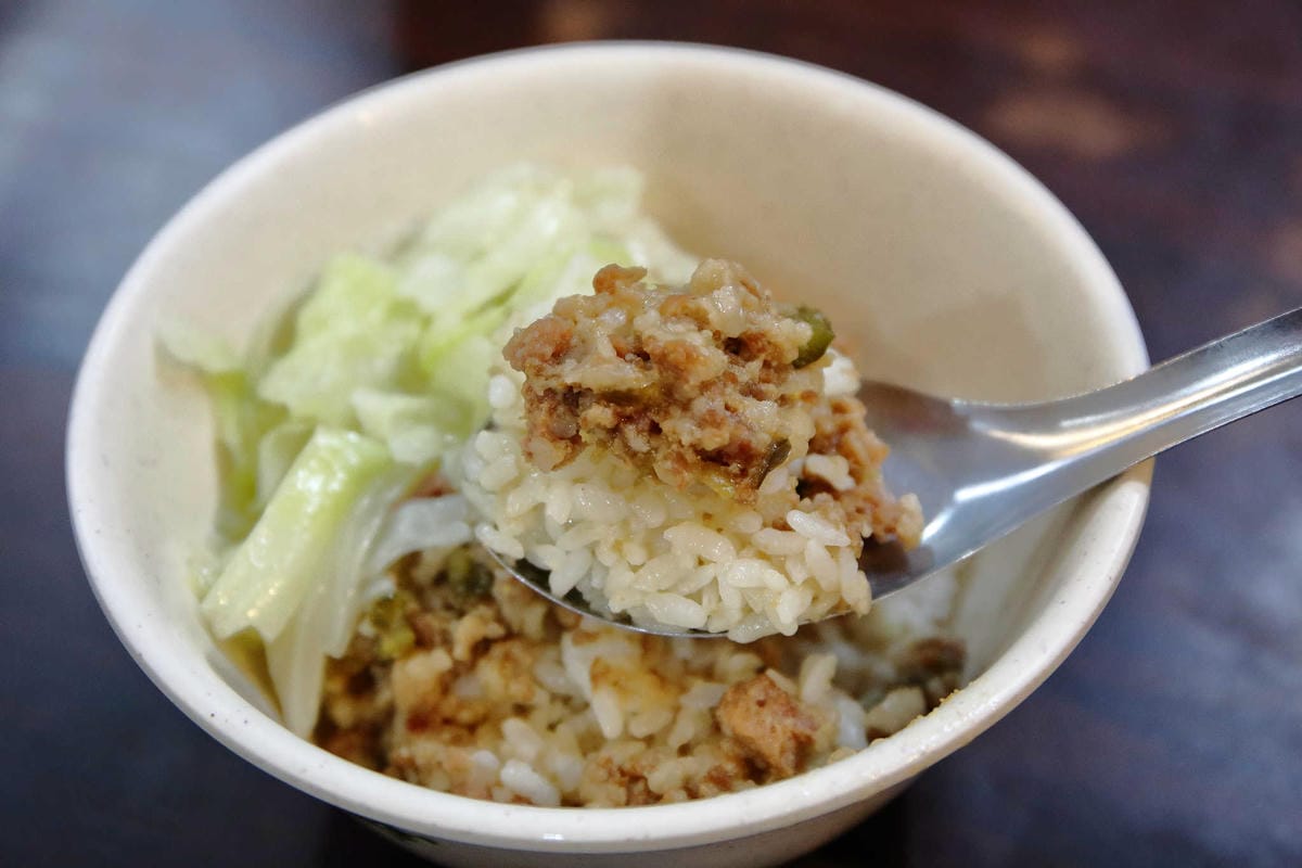 【食。中和】大頭專業豬腸冬粉～巷仔內才知道的小吃銅板美食，親民簡單又吃得飽的小吃