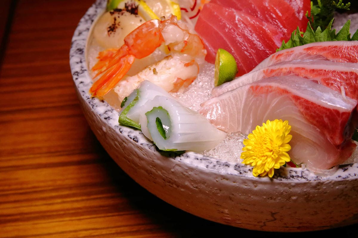 【食。板橋】鮨彩壽司 IrodoriSushi~板橋大遠百美食饗宴。充滿特色的日本料理，精緻割烹料理，海鮮寄世鍋有滿滿的海鮮美味