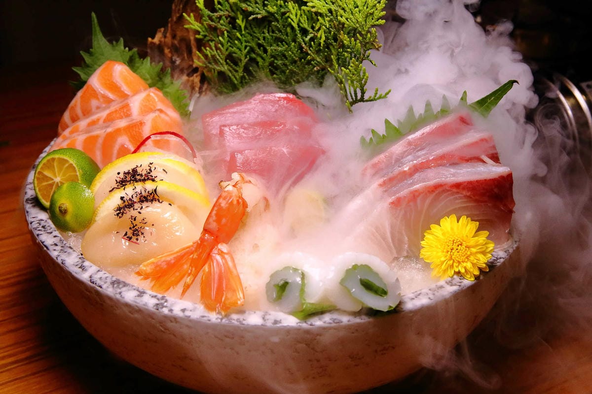 【食。板橋】鮨彩壽司 IrodoriSushi~板橋大遠百美食饗宴。充滿特色的日本料理，精緻割烹料理，海鮮寄世鍋有滿滿的海鮮美味