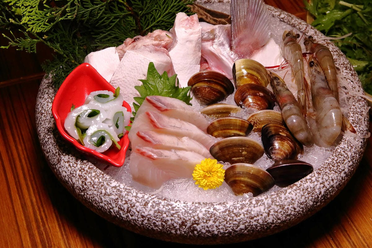 【食。板橋】鮨彩壽司 IrodoriSushi~板橋大遠百美食饗宴。充滿特色的日本料理，精緻割烹料理，海鮮寄世鍋有滿滿的海鮮美味