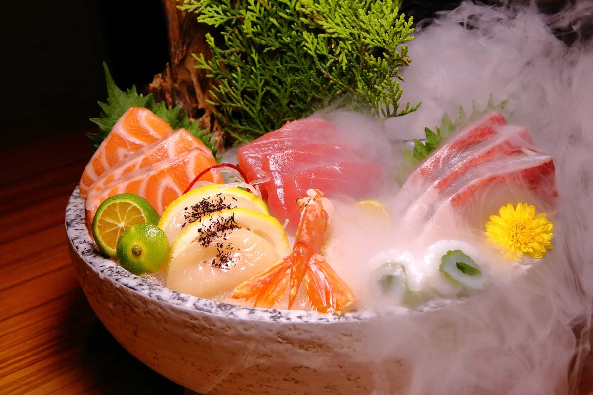 【食。板橋】鮨彩壽司 IrodoriSushi~板橋大遠百美食饗宴。充滿特色的日本料理，精緻割烹料理，海鮮寄世鍋有滿滿的海鮮美味