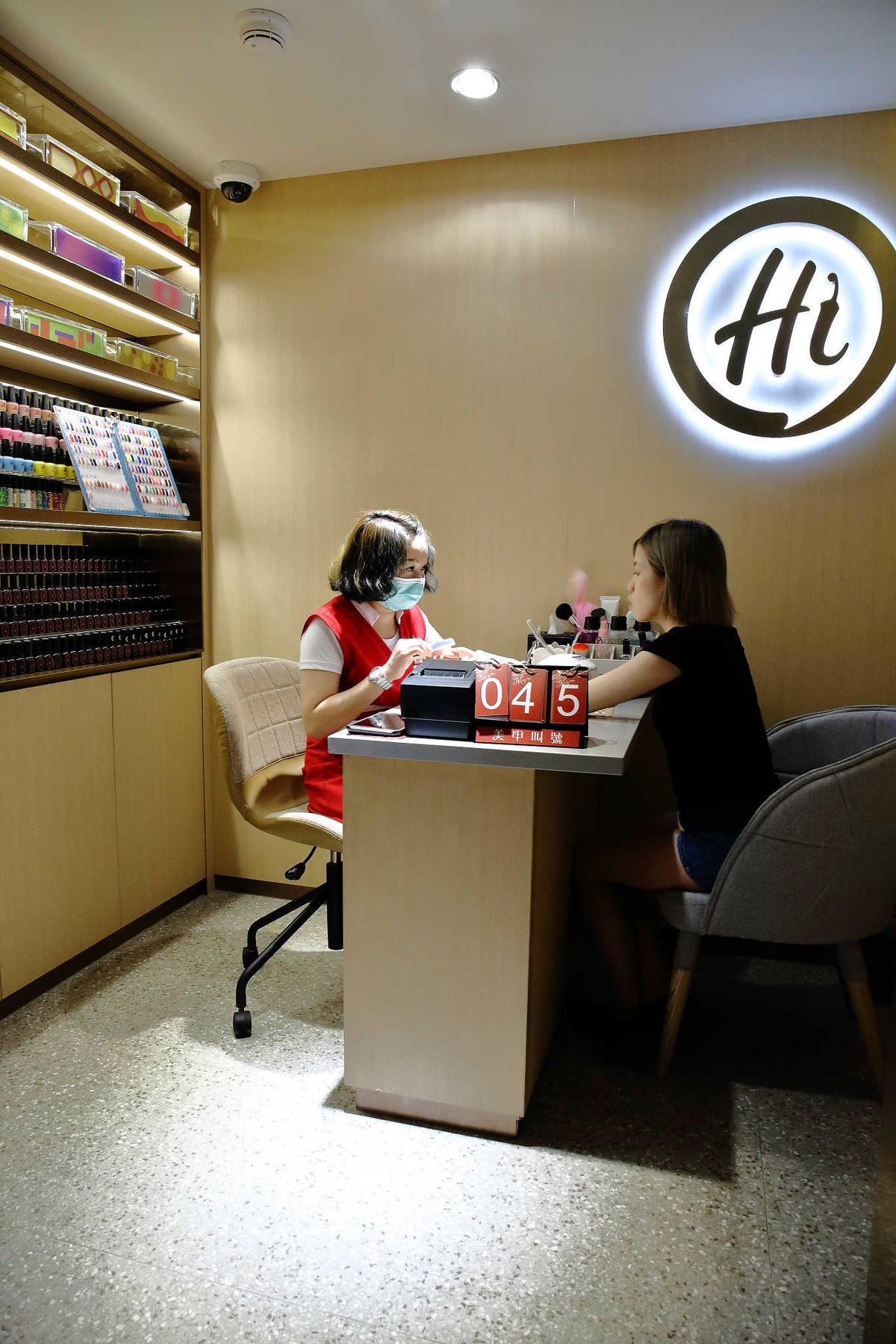 【食。板橋】海底撈全台二號店開幕!吃鍋看秀、貼心的服務,感受賓至如歸!