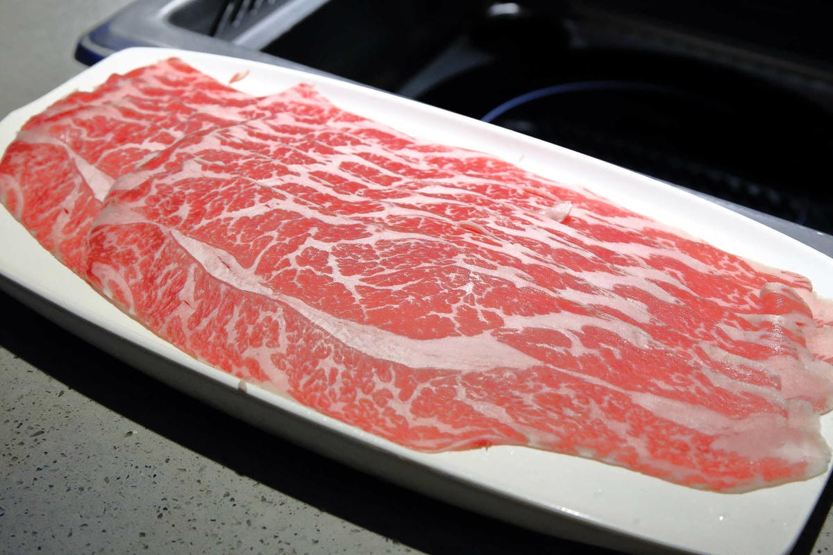 【食。板橋】海底撈全台二號店開幕!吃鍋看秀、貼心的服務,感受賓至如歸!