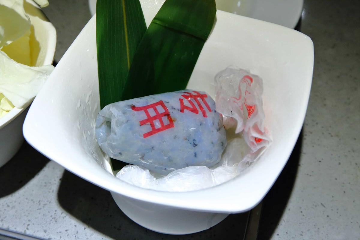 【食。板橋】海底撈全台二號店開幕!吃鍋看秀、貼心的服務,感受賓至如歸!