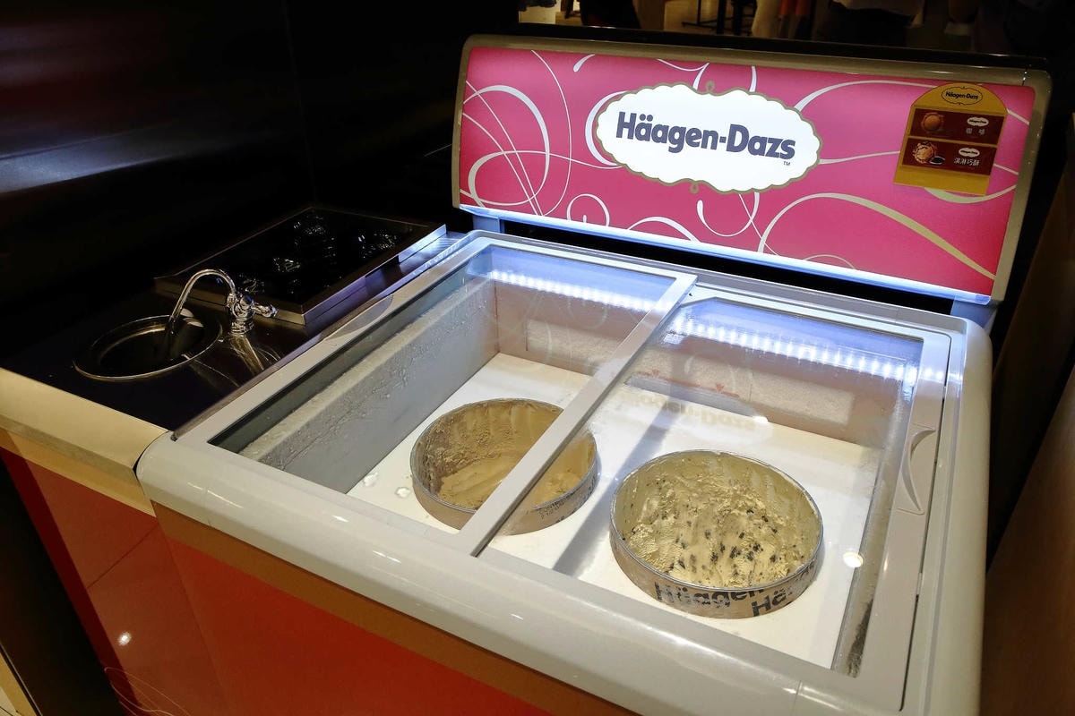 【食。板橋】海底撈全台二號店開幕!吃鍋看秀、貼心的服務,感受賓至如歸!