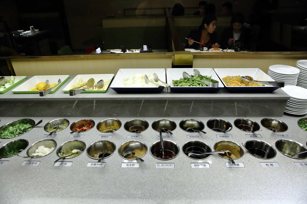 【食。板橋】海底撈全台二號店開幕!吃鍋看秀、貼心的服務,感受賓至如歸!