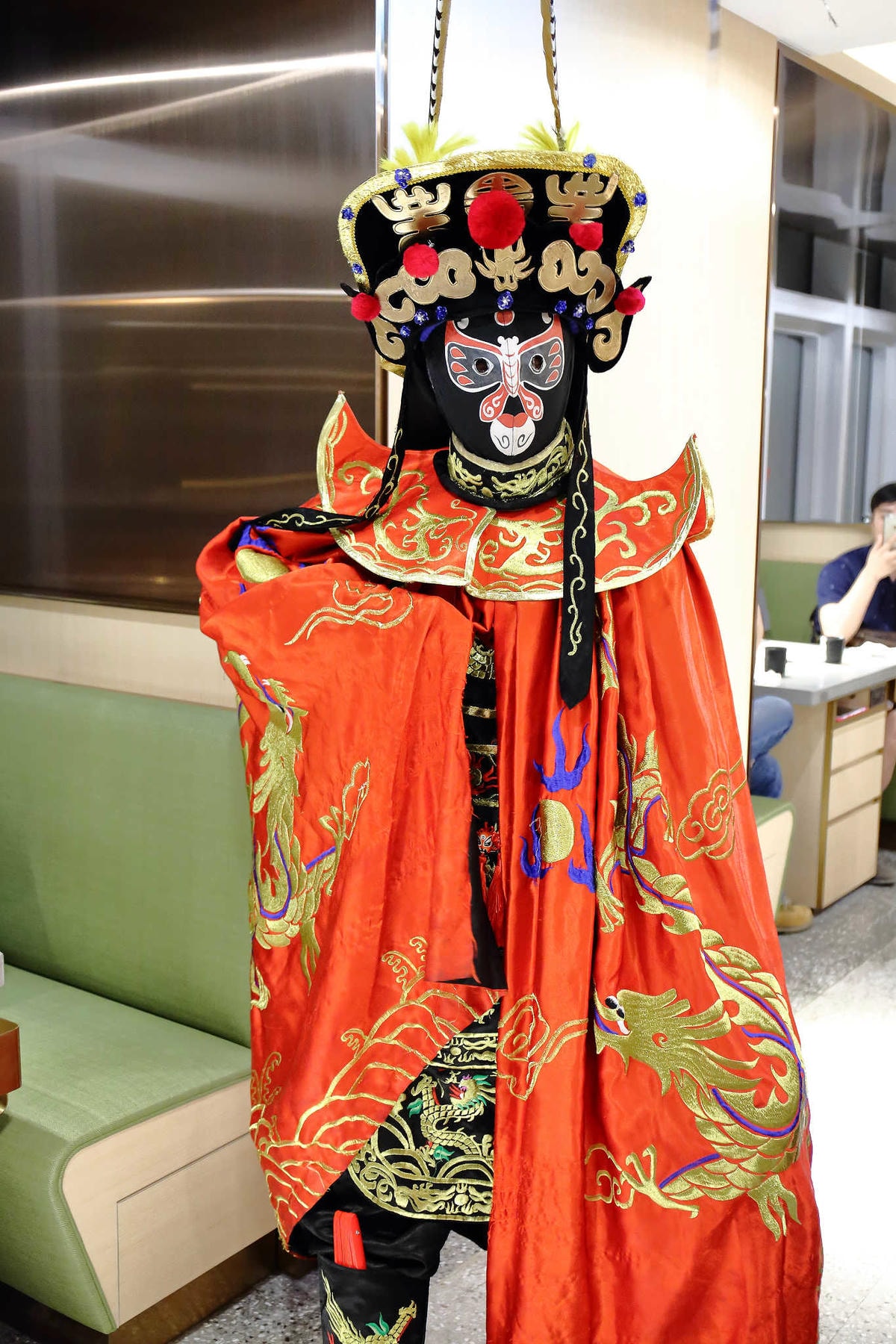 【食。板橋】海底撈全台二號店開幕!吃鍋看秀、貼心的服務,感受賓至如歸!