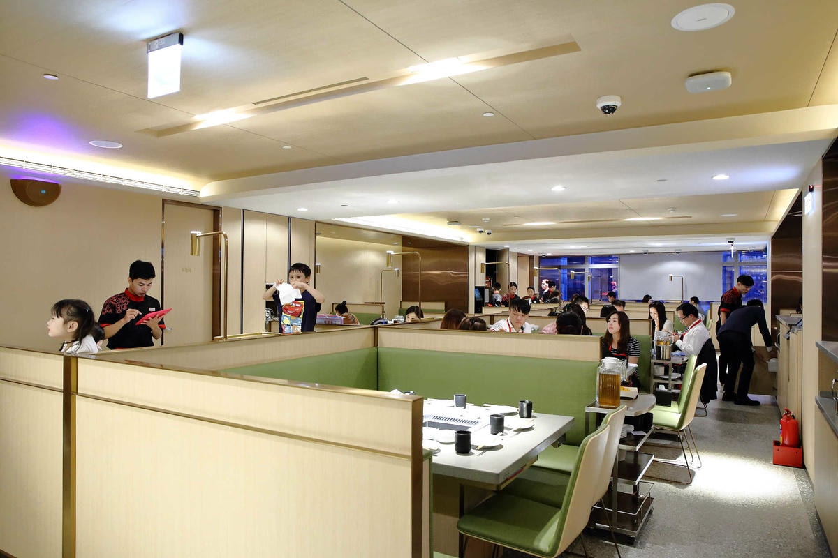 【食。板橋】海底撈全台二號店開幕!吃鍋看秀、貼心的服務,感受賓至如歸!