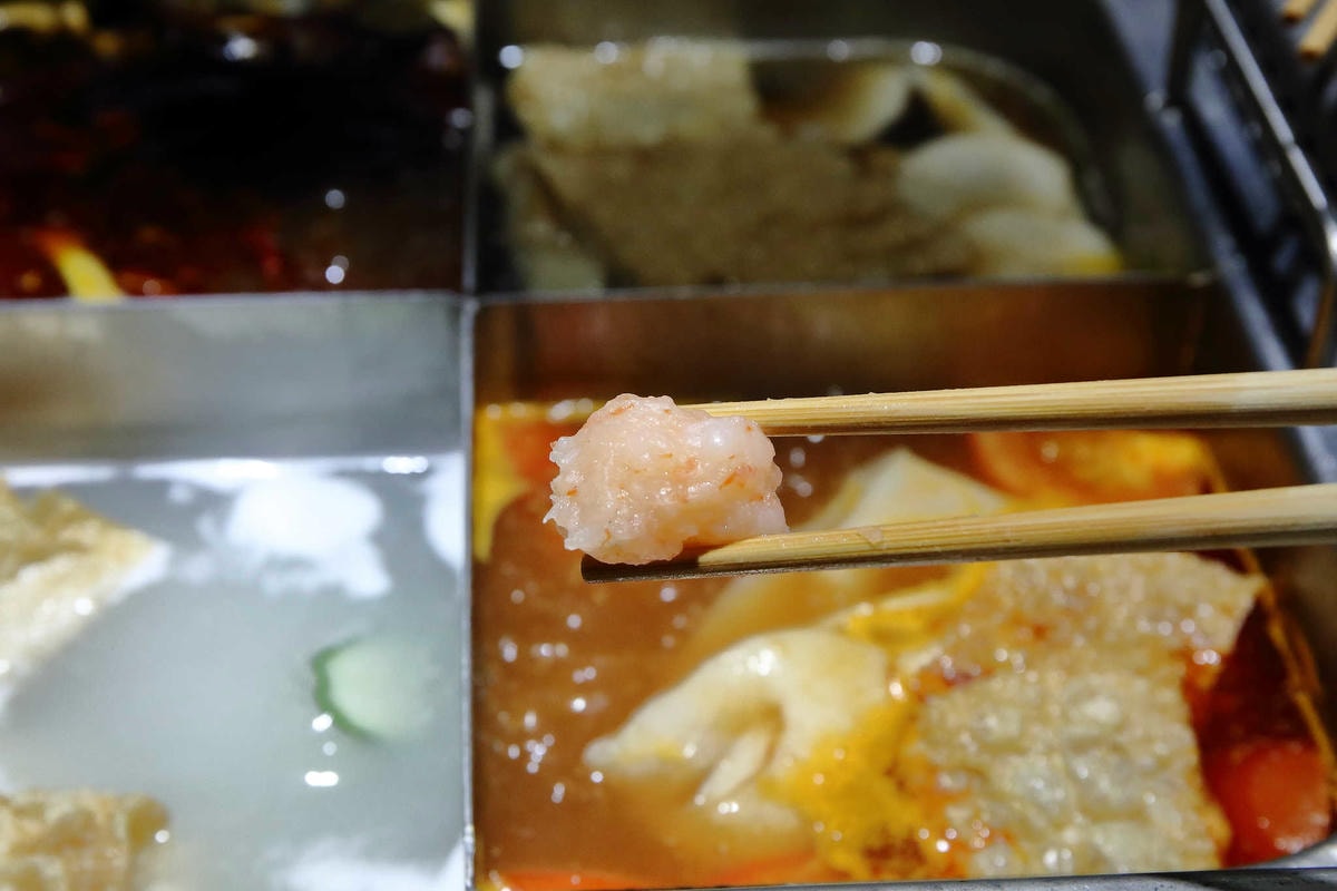 【食。板橋】海底撈全台二號店開幕!吃鍋看秀、貼心的服務,感受賓至如歸!