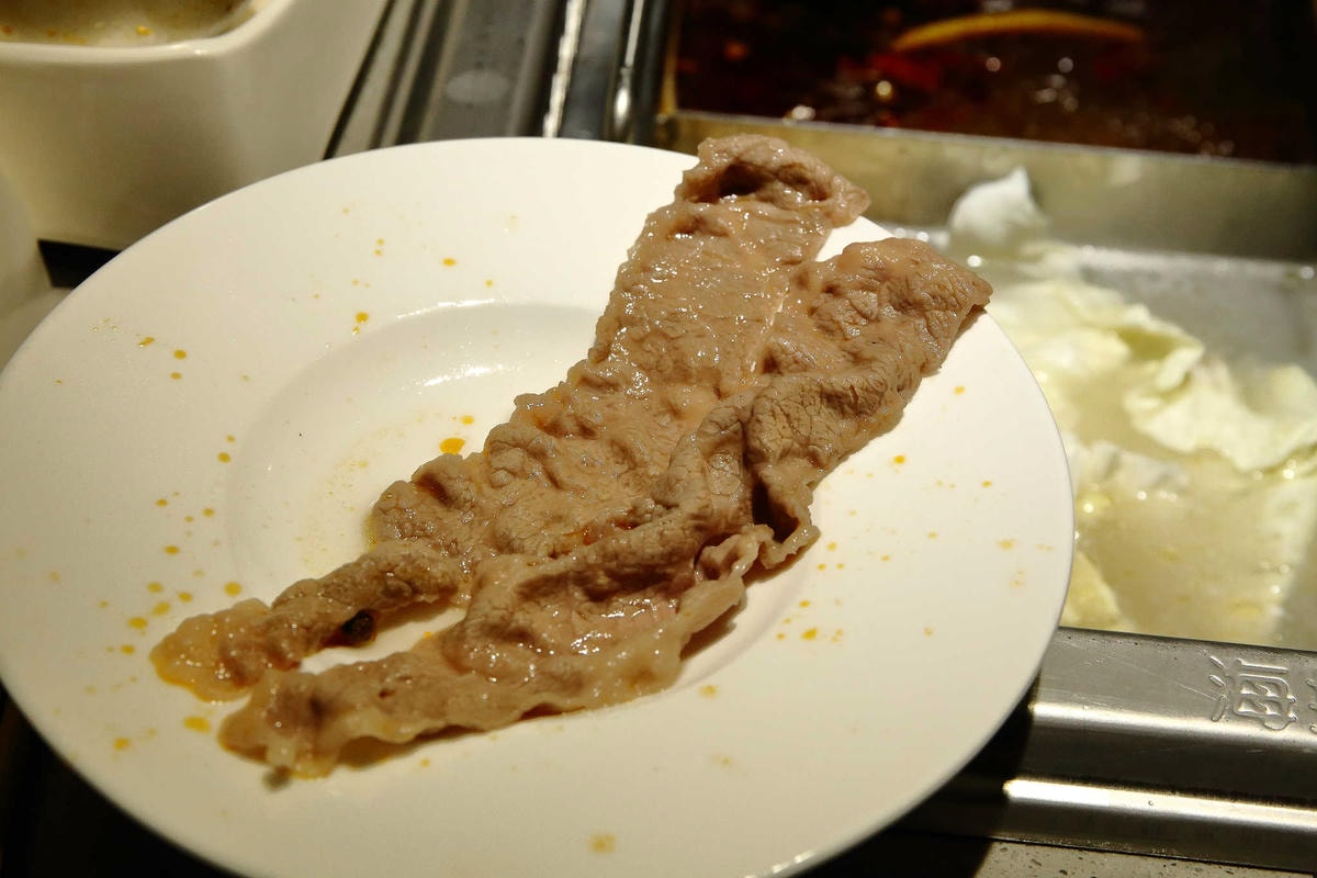 【食。板橋】海底撈全台二號店開幕!吃鍋看秀、貼心的服務,感受賓至如歸!