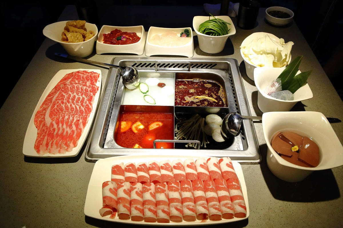 【食。板橋】海底撈全台二號店開幕!吃鍋看秀、貼心的服務,感受賓至如歸!