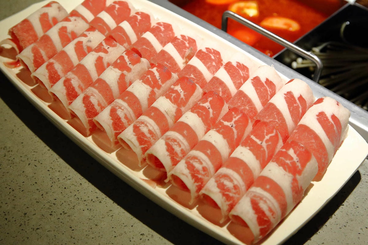 【食。板橋】海底撈全台二號店開幕!吃鍋看秀、貼心的服務,感受賓至如歸!