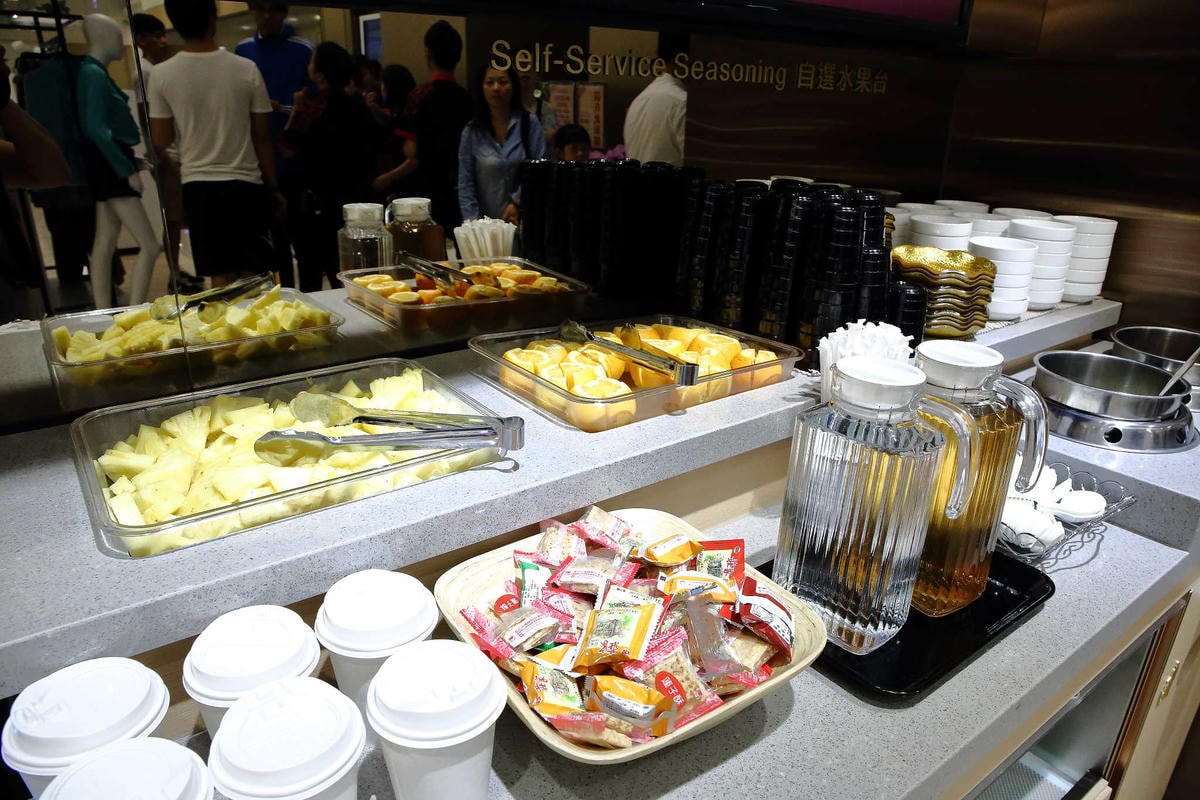 【食。板橋】海底撈全台二號店開幕!吃鍋看秀、貼心的服務,感受賓至如歸!