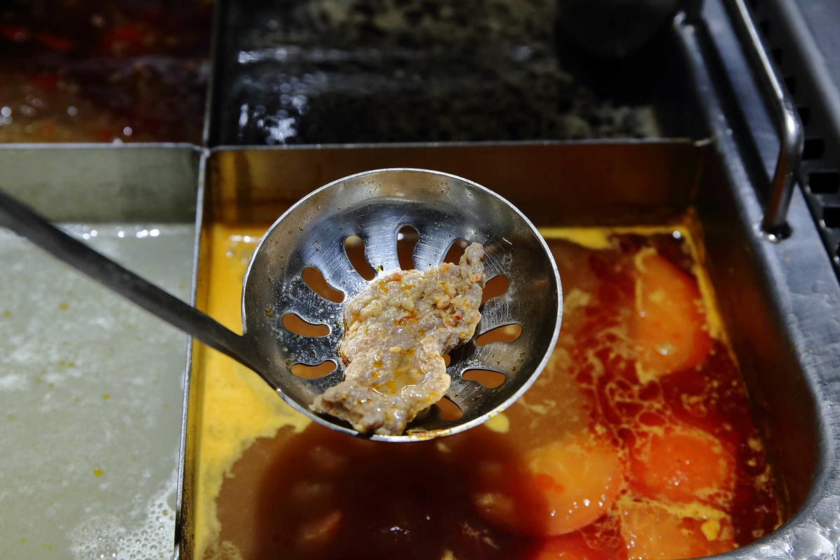 【食。板橋】海底撈全台二號店開幕!吃鍋看秀、貼心的服務,感受賓至如歸!