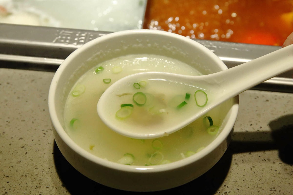 【食。板橋】海底撈全台二號店開幕!吃鍋看秀、貼心的服務,感受賓至如歸!