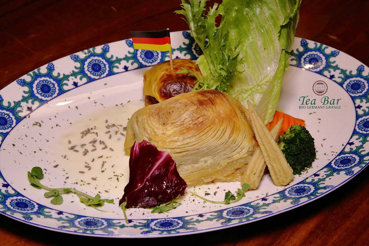 【食。台北】B&G德國農莊德式精品餐廳~信義區美食。Bellavita精品餐廳推出全新餐點，無咖啡因的天然有機草本茶，喝茶聊天吃美食的好所在