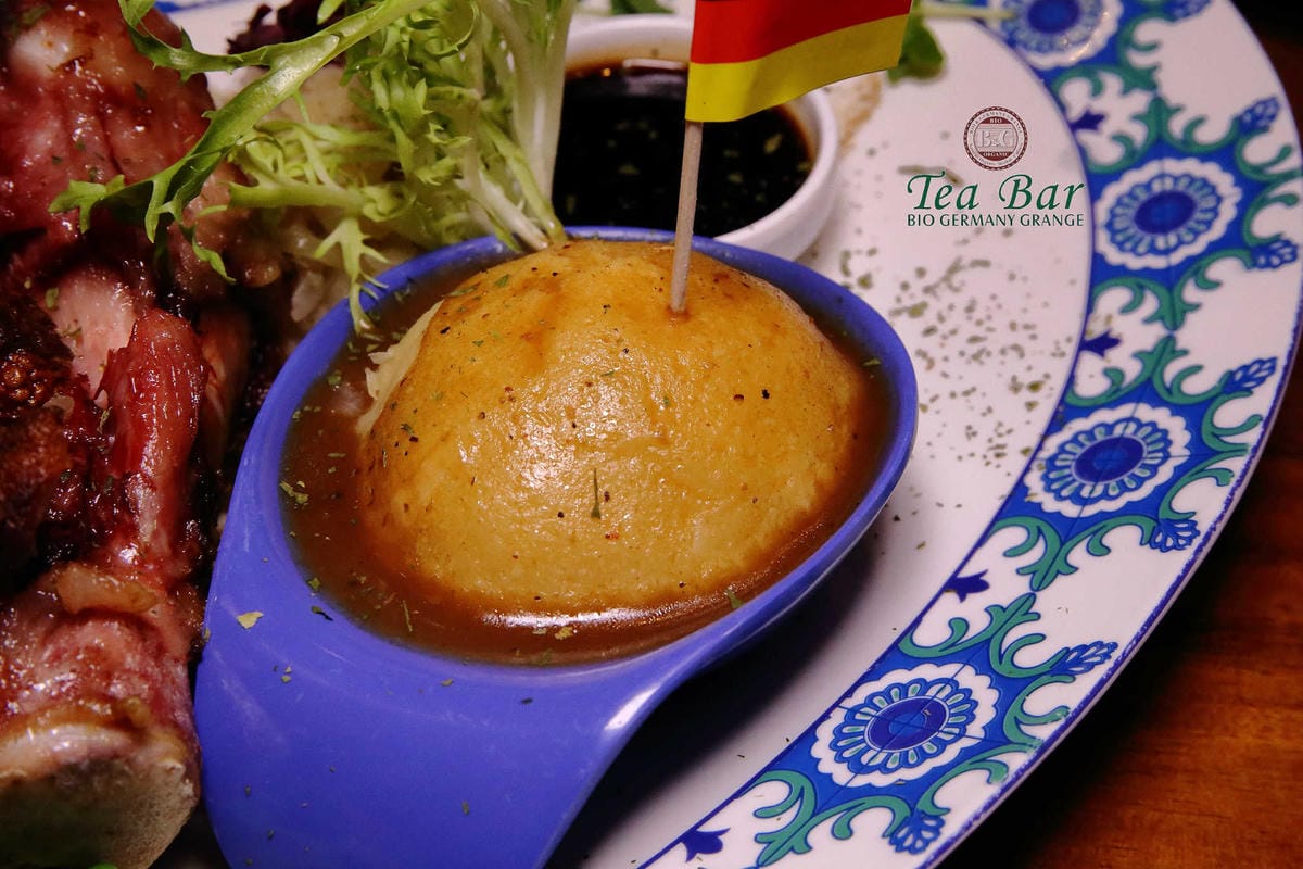 【食。台北】B&G德國農莊德式精品餐廳~信義區美食。Bellavita精品餐廳推出全新餐點，無咖啡因的天然有機草本茶，喝茶聊天吃美食的好所在