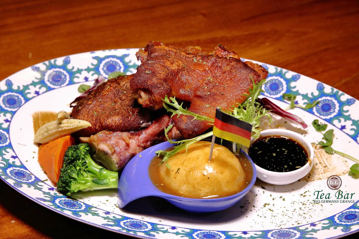 【食。台北】B&G德國農莊德式精品餐廳~信義區美食。Bellavita精品餐廳推出全新餐點，無咖啡因的天然有機草本茶，喝茶聊天吃美食的好所在