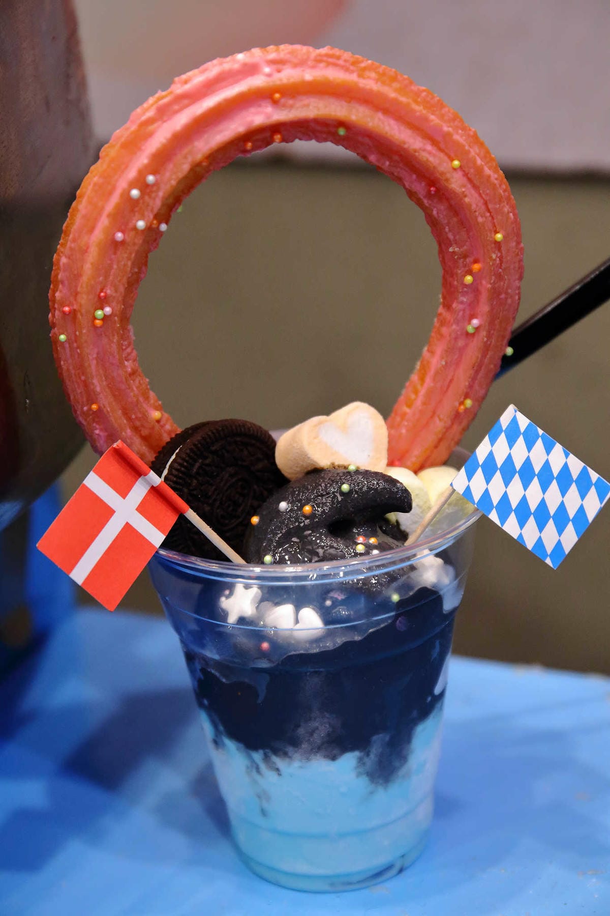 【食。中壢】戀愛吧 Lovejuice 漸層果汁～中原果汁。IG打卡新熱點！漸層果汁吉拿棒，在雲朵上吃冰，超粉嫩好拍！(已歇業)