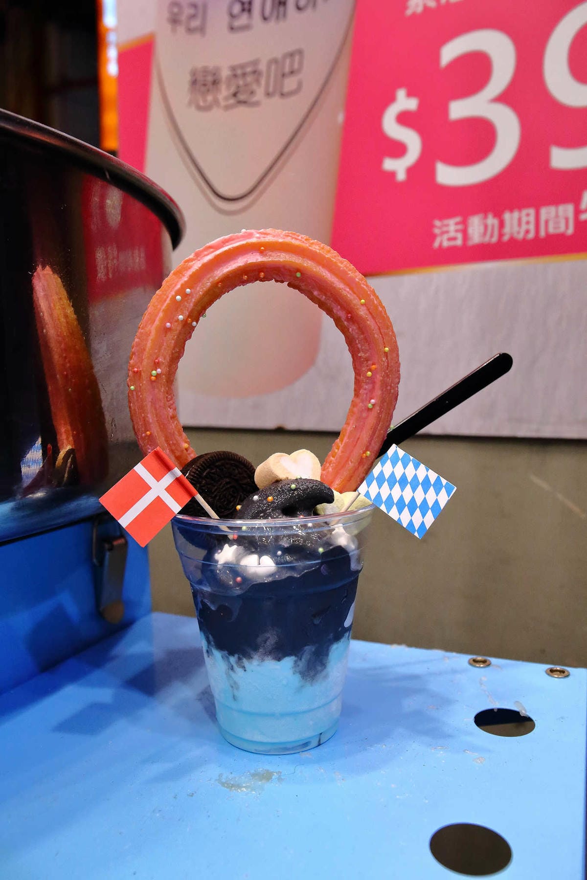 【食。中壢】戀愛吧 Lovejuice 漸層果汁～中原果汁。IG打卡新熱點！漸層果汁吉拿棒，在雲朵上吃冰，超粉嫩好拍！(已歇業)