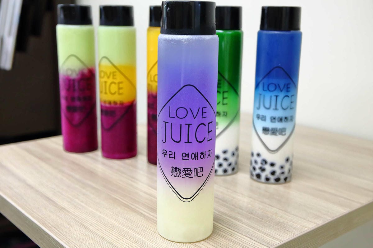 【食。中壢】戀愛吧 Lovejuice 漸層果汁～中原果汁。IG打卡新熱點！漸層果汁吉拿棒，在雲朵上吃冰，超粉嫩好拍！(已歇業)