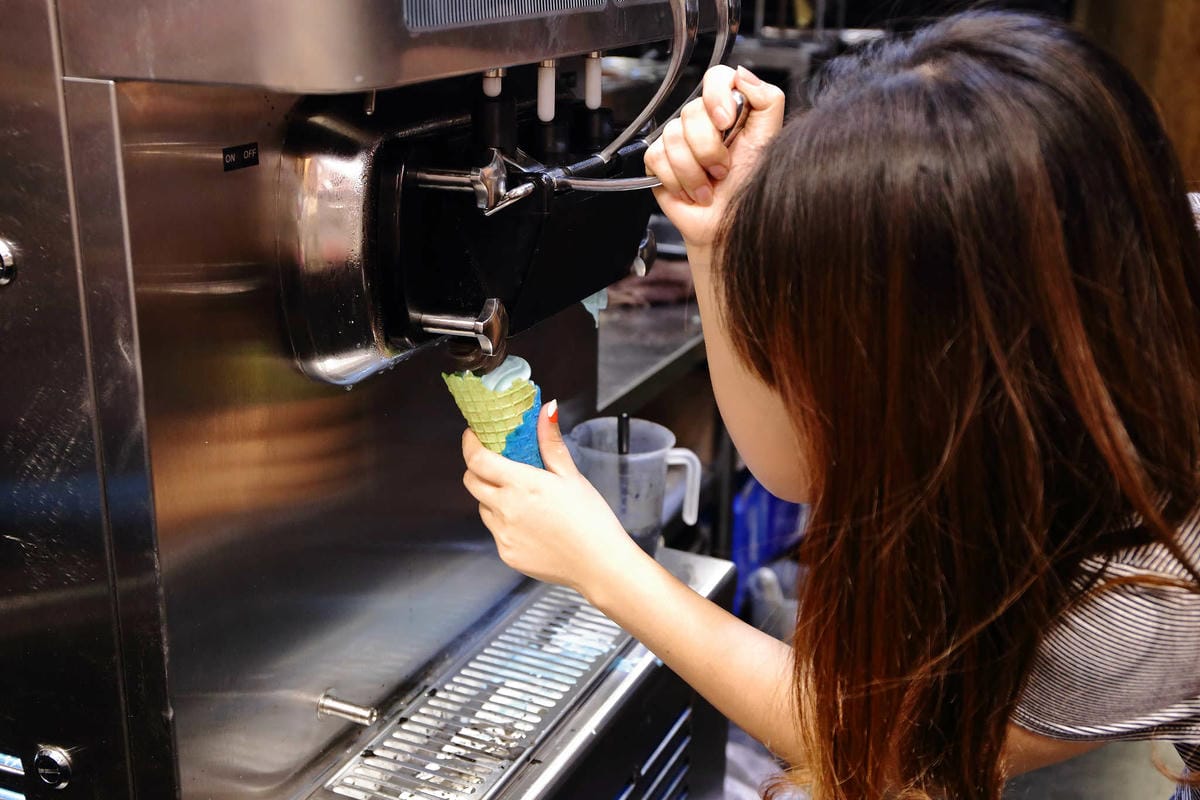 【食。中壢】戀愛吧 Lovejuice 漸層果汁～中原果汁。IG打卡新熱點！漸層果汁吉拿棒，在雲朵上吃冰，超粉嫩好拍！(已歇業)