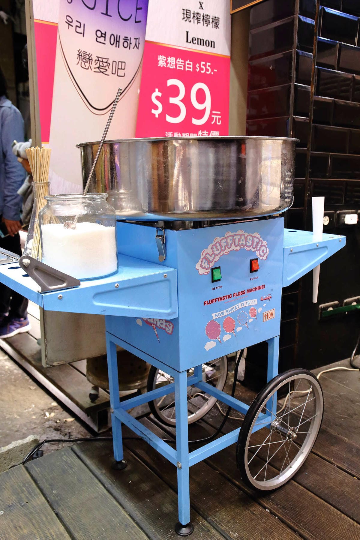 【食。中壢】戀愛吧 Lovejuice 漸層果汁～中原果汁。IG打卡新熱點！漸層果汁吉拿棒，在雲朵上吃冰，超粉嫩好拍！(已歇業)